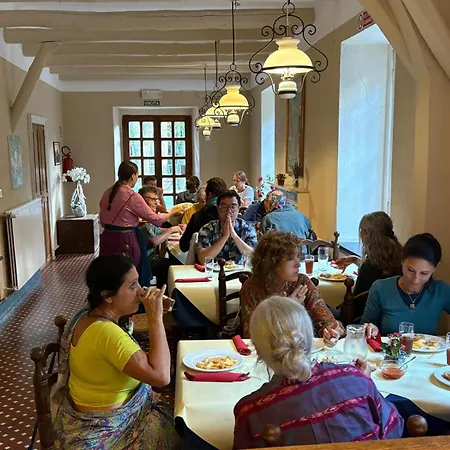 Hotel Govinda 2*